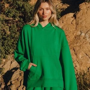 Daily drills Kelly green hoodie M/L sold out online! Perfect condition